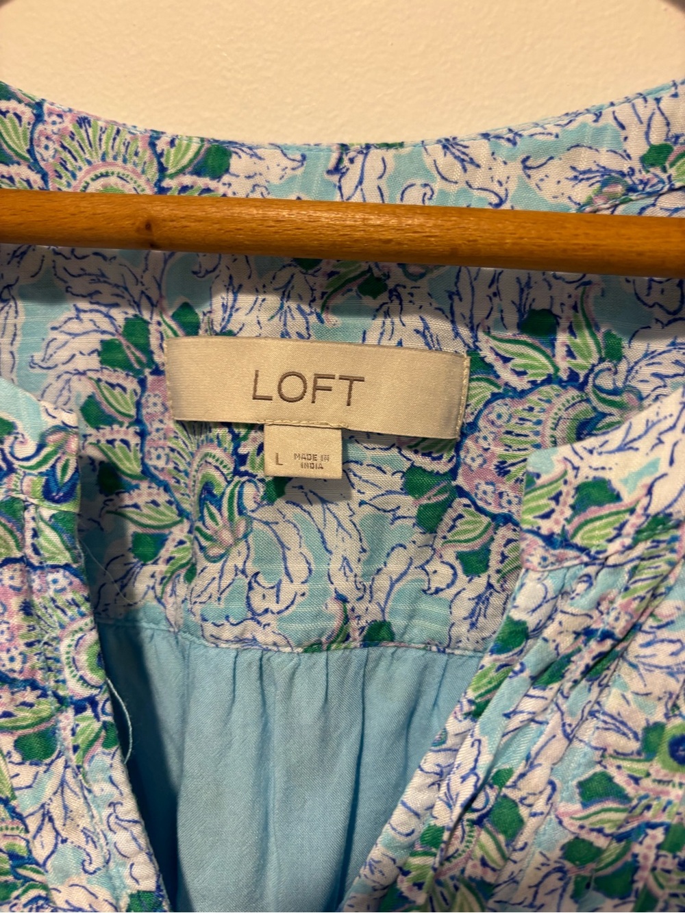 LOFT Light Blue Floral Pintuck Sleeveless V-Neck Camisole - Picture 7 of 8